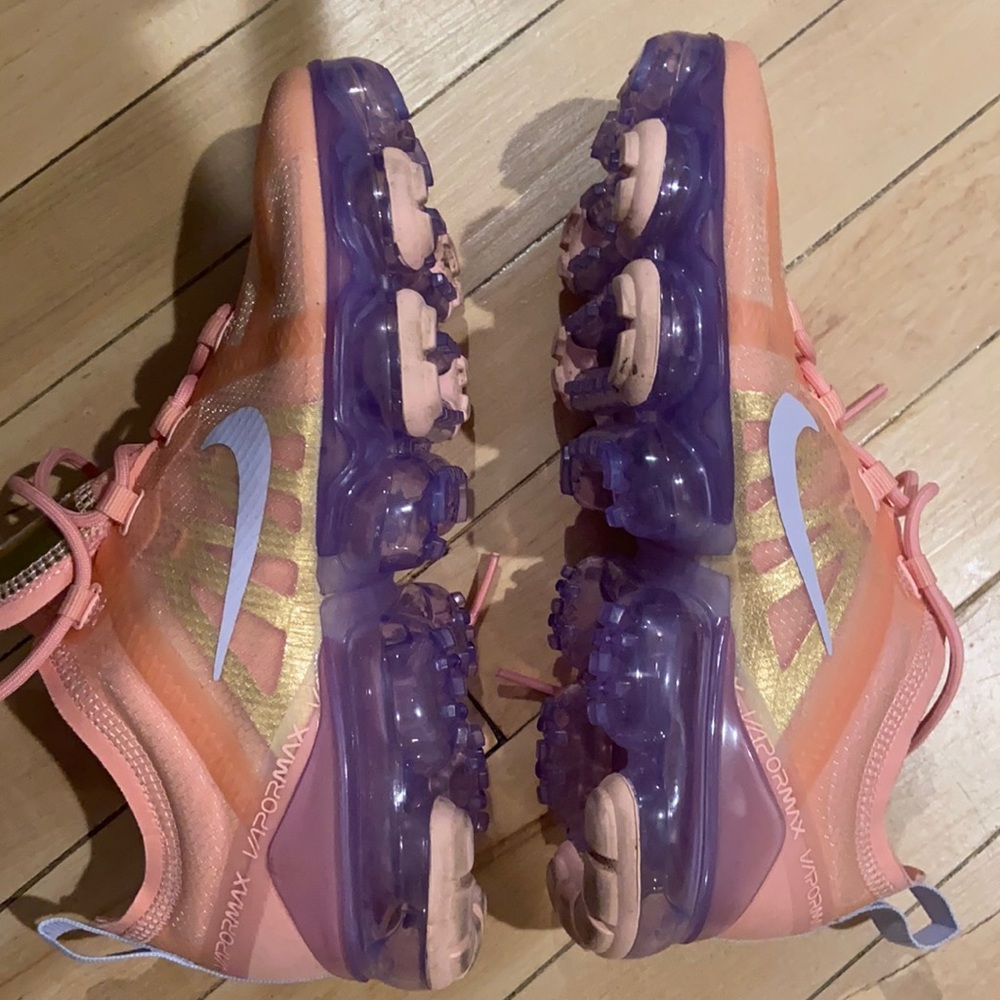 Nike Women's Pink and Purple Athletic Shoes